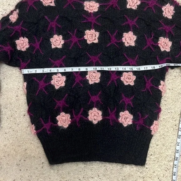 Vintage K-Factory by Rob Paynter Black Sweater with pink roses One Size - Picture 9 of 9